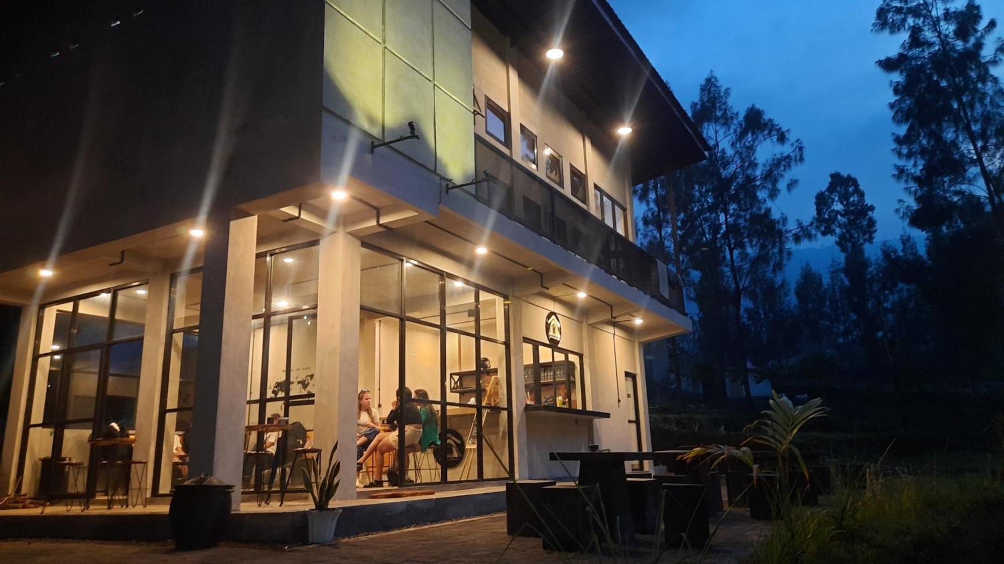 Bromo Dormitory & Cabin Exterior foto
