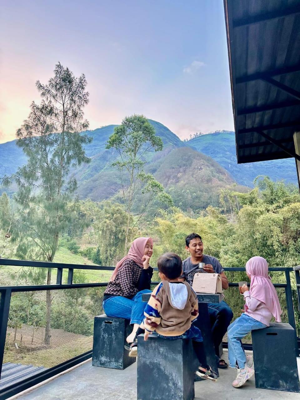 Bromo Dormitory & Cabin Exterior foto